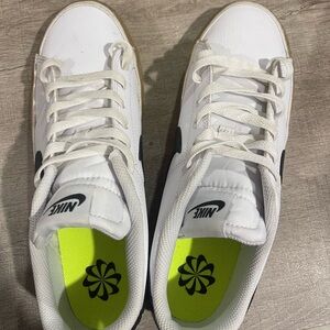Nike women’s White Sneakers